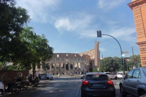RR Apartments Colosseo Unique View — комфортный отель в Риме