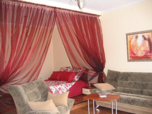 Цены на Uyut Guest House в Кабардинка