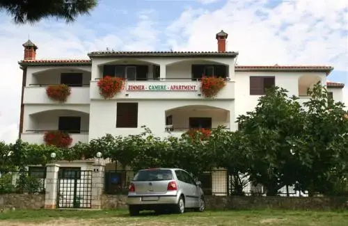 Iris - Hotel in Porec - Photo 1