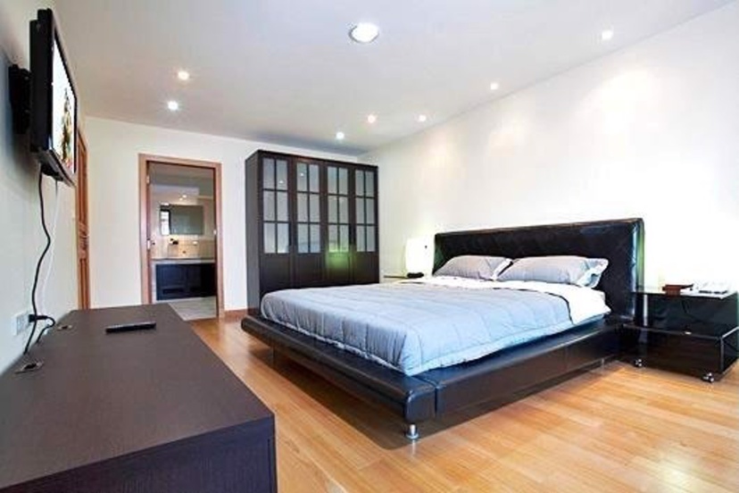 Emerald Palace - Serviced Apartment — отель с удобствами в Паттайе