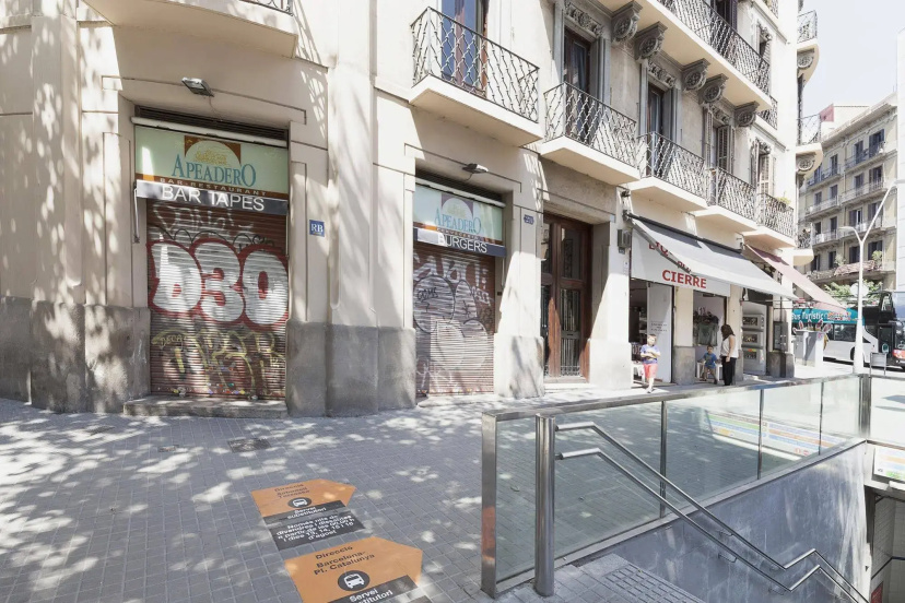 Barcelona Next Door Miro Atic — отель с удобствами в Барселоне