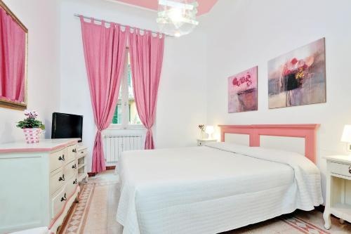 Roman Holiday Accommodation Colosseum — забронировать отель в Риме