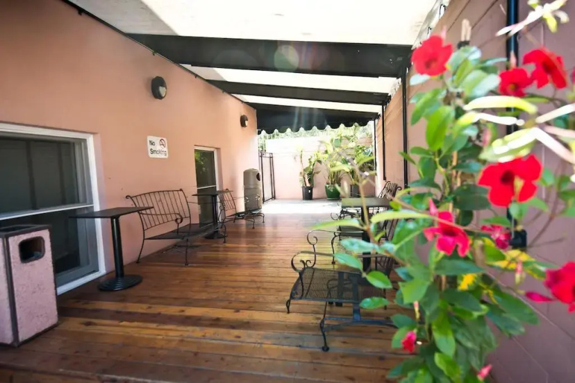 Hollywood Sunshine Apartment — забронировать отель в Лос-Анджелесе