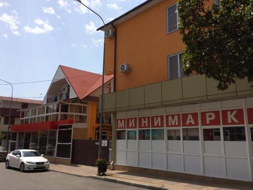 V Gostyah u Minasa — отель с удобствами в Сириусе