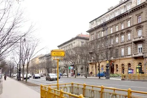 Vivid Rozsa Apartment — забронировать отель в Будапеште