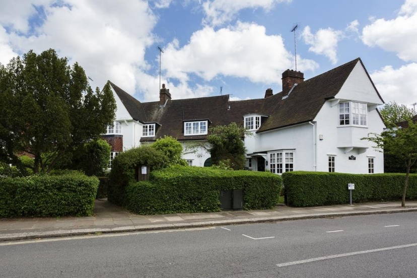Three Bedroom House in Hampstead Garden Suburb — отель в Лондоне, Соединенное Королевство