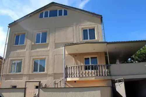 Family & Friends Guest house — отель в Дилижан, Армения