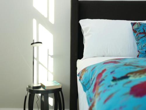 Цены на Inner-city Apartment Minutes Walk to Dining Hubs в Сиднее