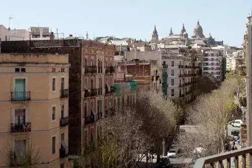 Ghat Apartments Sant Antoni — комфортный отель в Барселоне