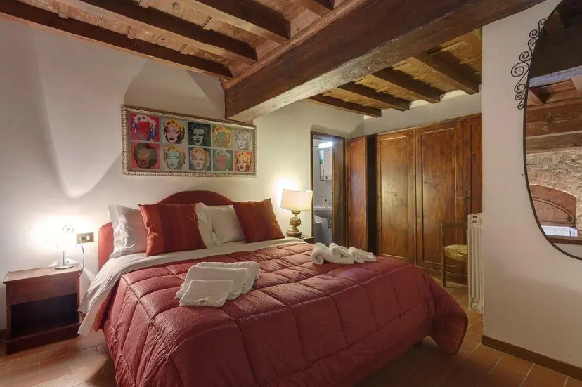 Ponte Vecchio Apartments — отель с удобным расположением в Флоренции