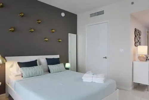 Цены на Residences at Icon Brickell by Miami Vacation Rentals в Майами