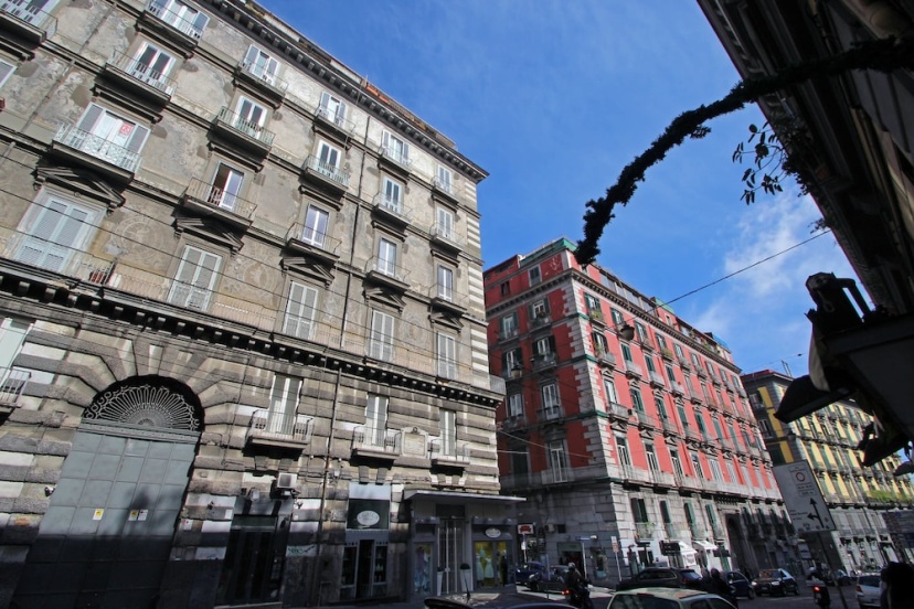Цены на Casa Dante - Historic apartment в Неаполе
