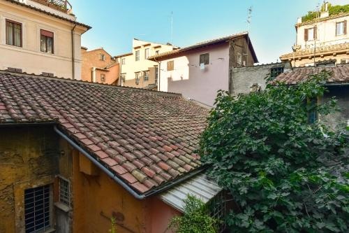 Monti Secret Garden Apartment — отель с удобствами в Риме