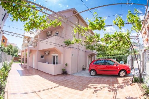 Guest House Jasna 3 — отель в Будва, Черногория