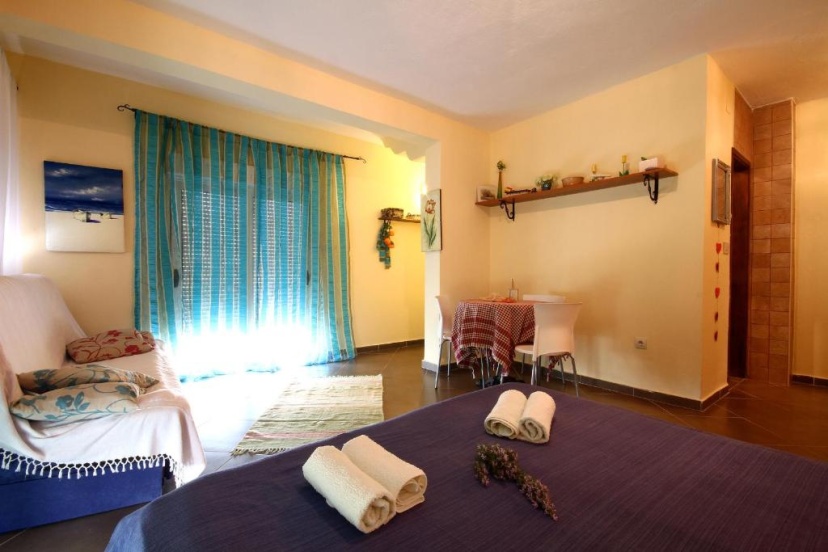 Lighthouse Apartments — отель с удобствами в Будва