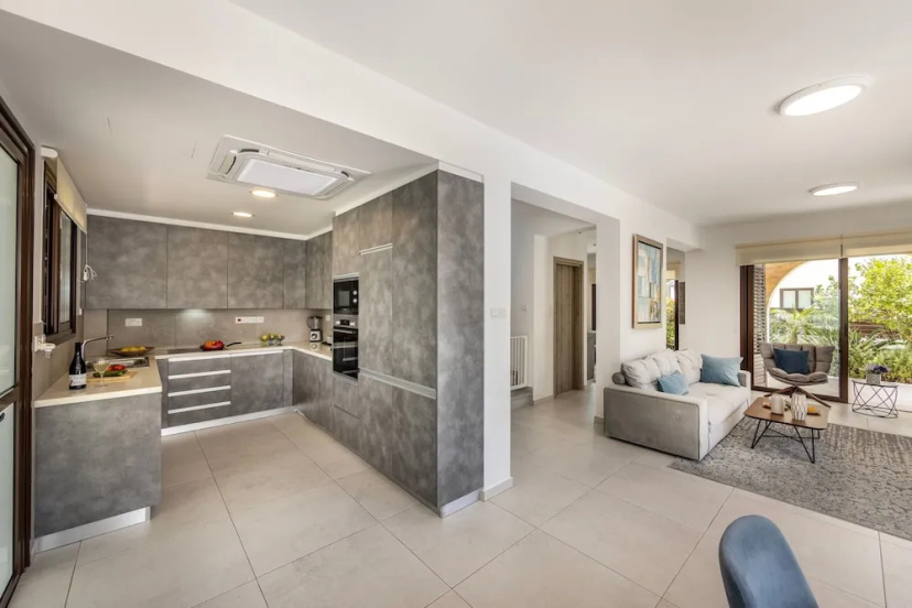 Ayia Napa Luxury Seaside Villa Ionion H15 — отель с удобным расположением в Айя-Напа