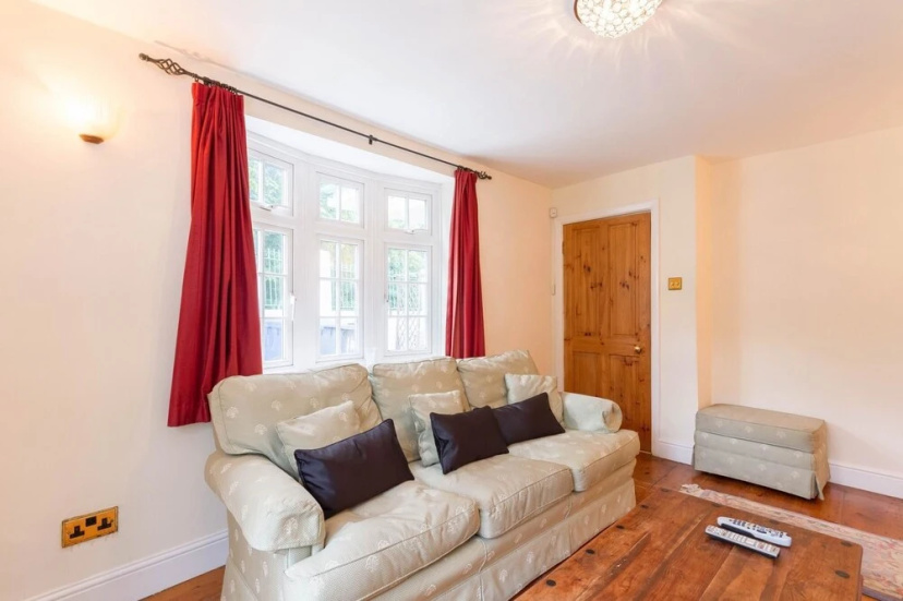 NEW Cosy 2 Bedroom Detached House West Finchley — отель с удобствами в Лондоне