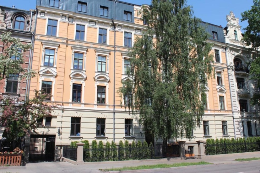 Цены на 2 room apartment in embasy area в риге