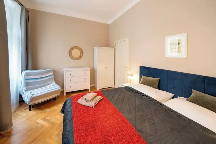 1 Bed Flat - Sleeps 5 - Parking - Wifi — комфортный отель в Праге