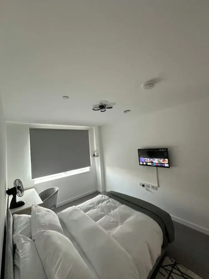 Skyview Elegance Luxury Top-floor Retreat — забронировать отель в Лондоне