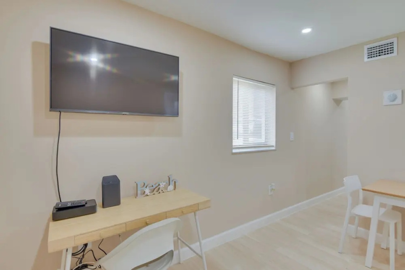 Refreshing Miami Apartment: 4 Mi to the Beach! — отель с удобствами в Майами