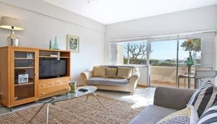 Цены на Edward Court 1 Bedroom Sea Facing в Кейптауне