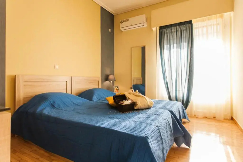 Private Central View rooms in apartment near to Acropolis Metro Station — отель с удобным расположением в Афины