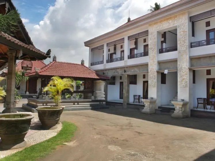 Цены на Puri Jayaraja Guest House в Кута
