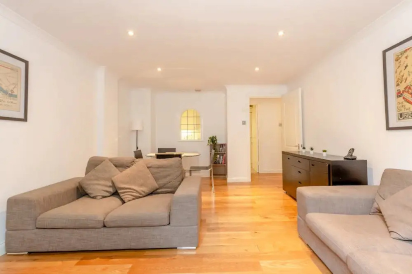 Stunning 2 Bedroom Apartment in the Heart of Westminster — отель с удобным расположением в Лондоне