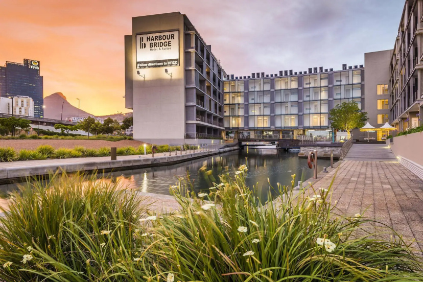 Aha Harbour Bridge Hotel & Suites — отель с удобствами в Кейптауне