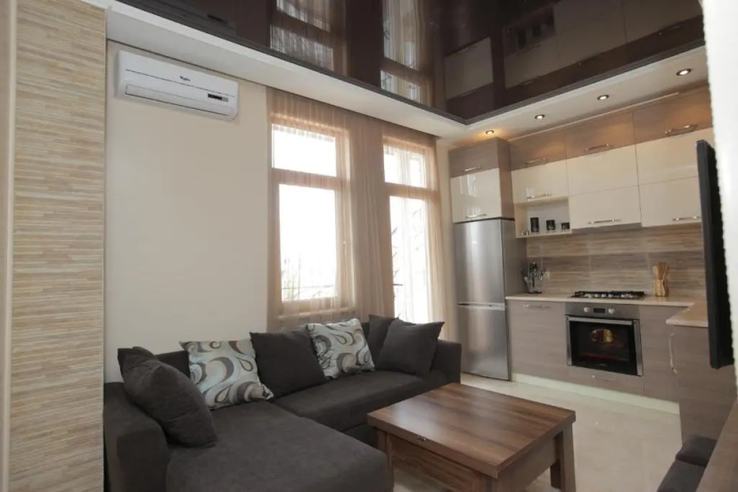 Apartment with Summer Terrace — отель с удобным расположением в Батуми