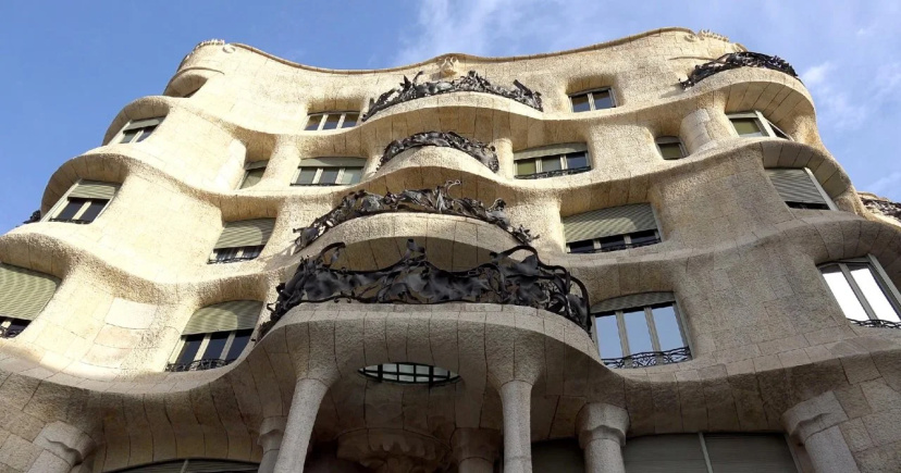 Luxor Barcelona Apartments — отель с удобным расположением в Барселоне