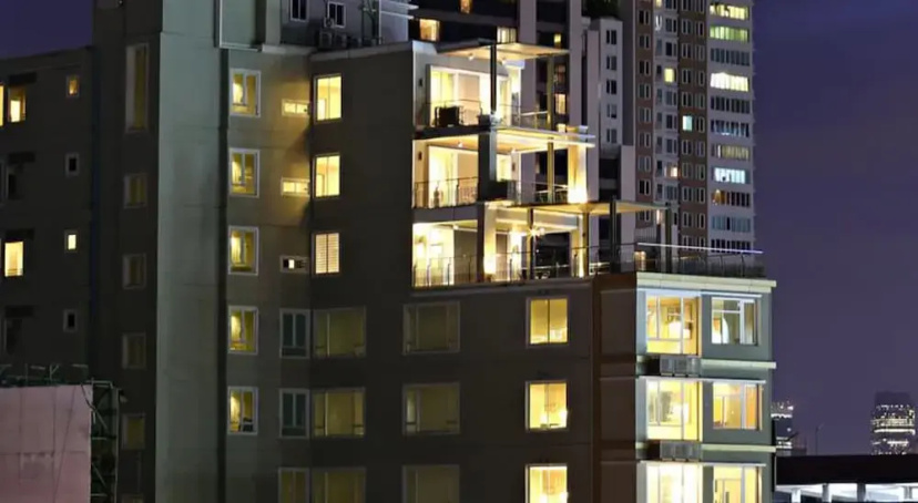 V Residence Serviced Apartment — отель с удобным расположением в Бангкоке