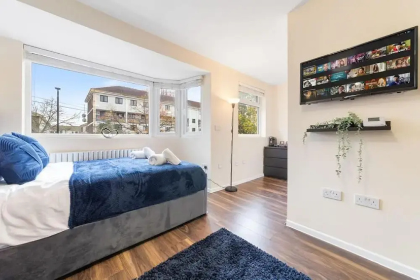 Spacious Sleeps 3 Ensuite Room In Twickenham TW7 — комфортный отель в Лондоне