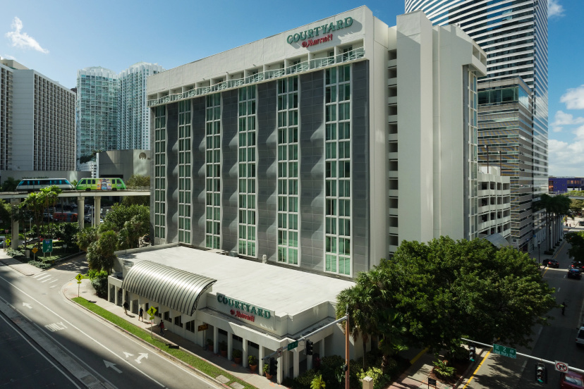 Courtyard by Marriott Miami Downtown — отель с удобствами в Майами