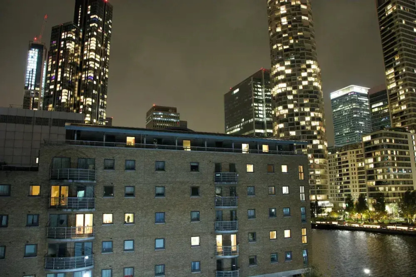 Lux 2 Bed in Canary Wharf Close to Excel & O2 — отель с удобным расположением в Лондоне