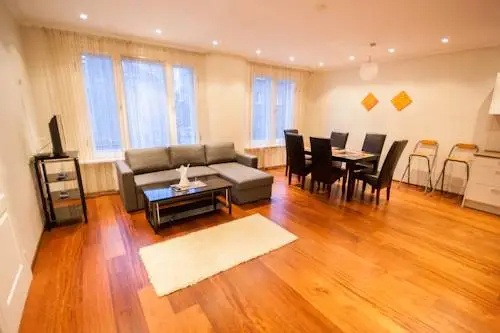 Kentmanni Hosted Apartment — отель с удобным расположением в таллине