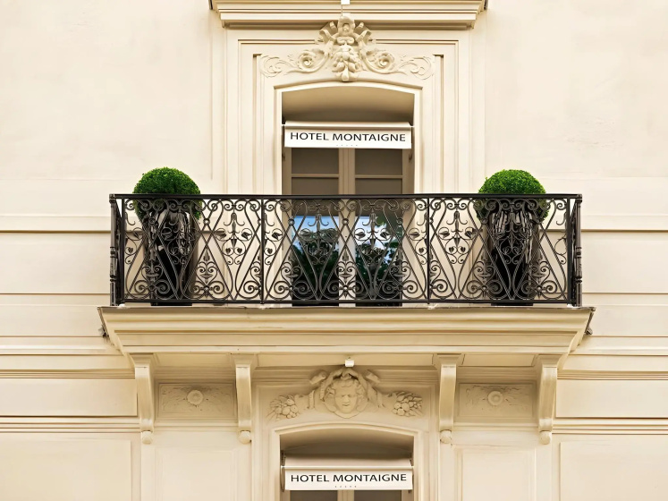 Hotel Montaigne — отель с удобствами в Париже