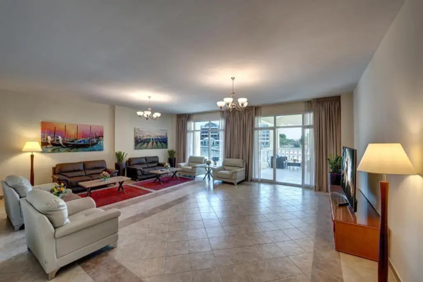 J5 Three Bedroom Terrace Apartment Motor City families only — комфортный отель в Дубае