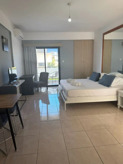 Suite 005 at Valentina Apartments Paphos Cosy Comfort for Two 2 — отель в Пафос, Кипр