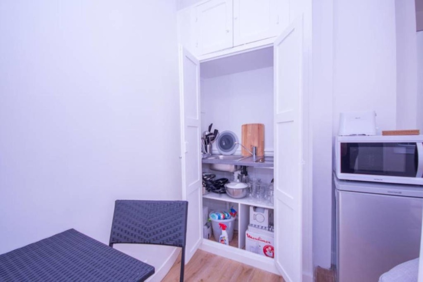 Superb quiet and comfortable studio apartment — забронировать отель в Париже