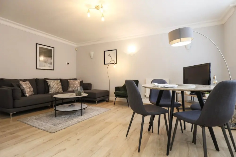 2 Bedroom Apartment in Borough — отель с удобным расположением в Лондоне