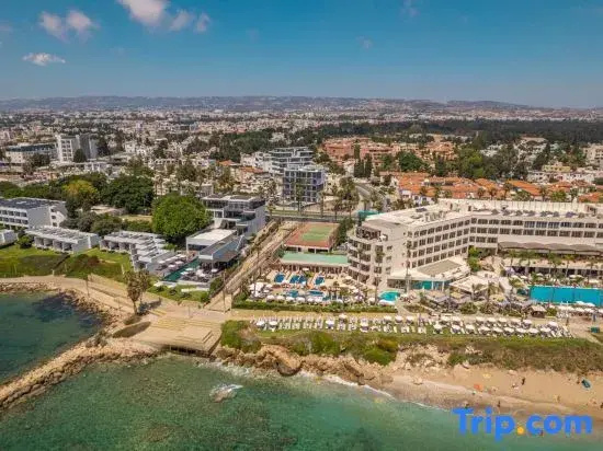 Waterside Sea View Apartments — комфортный отель в Пафос