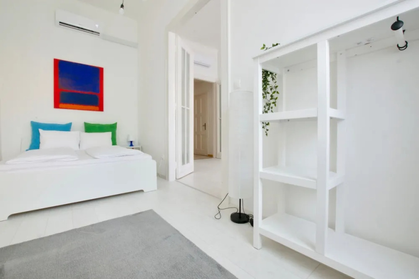 Standard Apartment by Hi5 - Rákóczi 18. — отель с удобным расположением в Будапеште