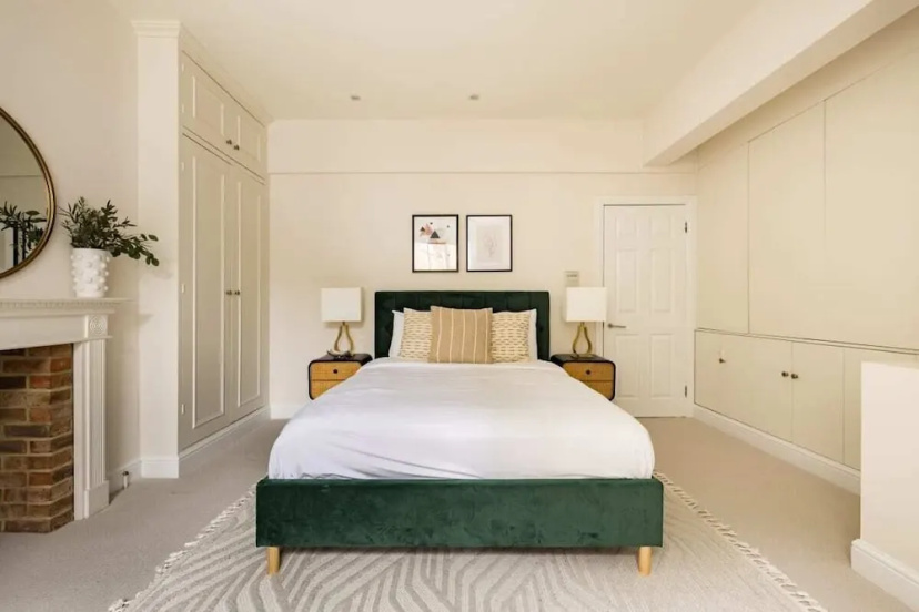 The Chelsea Nest - Stylish 2bdr With Balcony — отель с удобным расположением в Лондоне