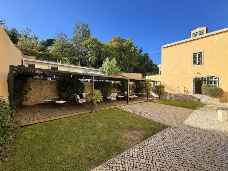 Metropolitan Lisbon Laranjeiras 3 — отель в Лиссабоне, Португалия