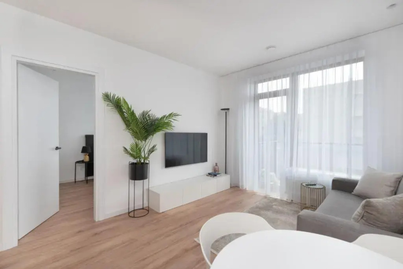 Brand New and Modern 1BDR Apartment — отель с удобным расположением в Вильнюсе