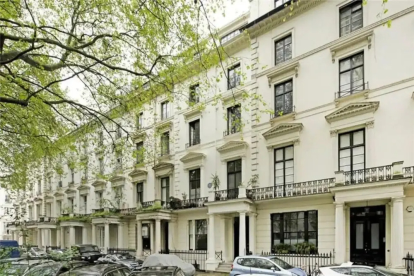 Modern Flat in the Heart of West London — забронировать отель в Лондоне