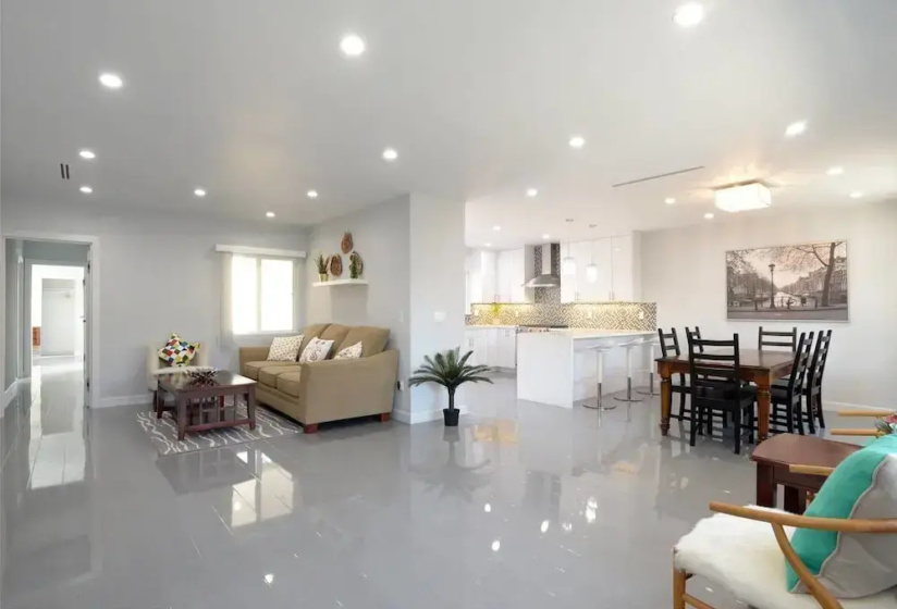Bright Spacious Family House Near Universal Studios — отзывы гостей и цены