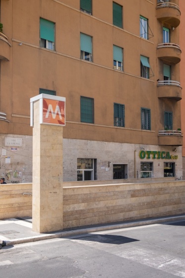 Roma - Via la Spezia 70 — отель с удобствами в Риме